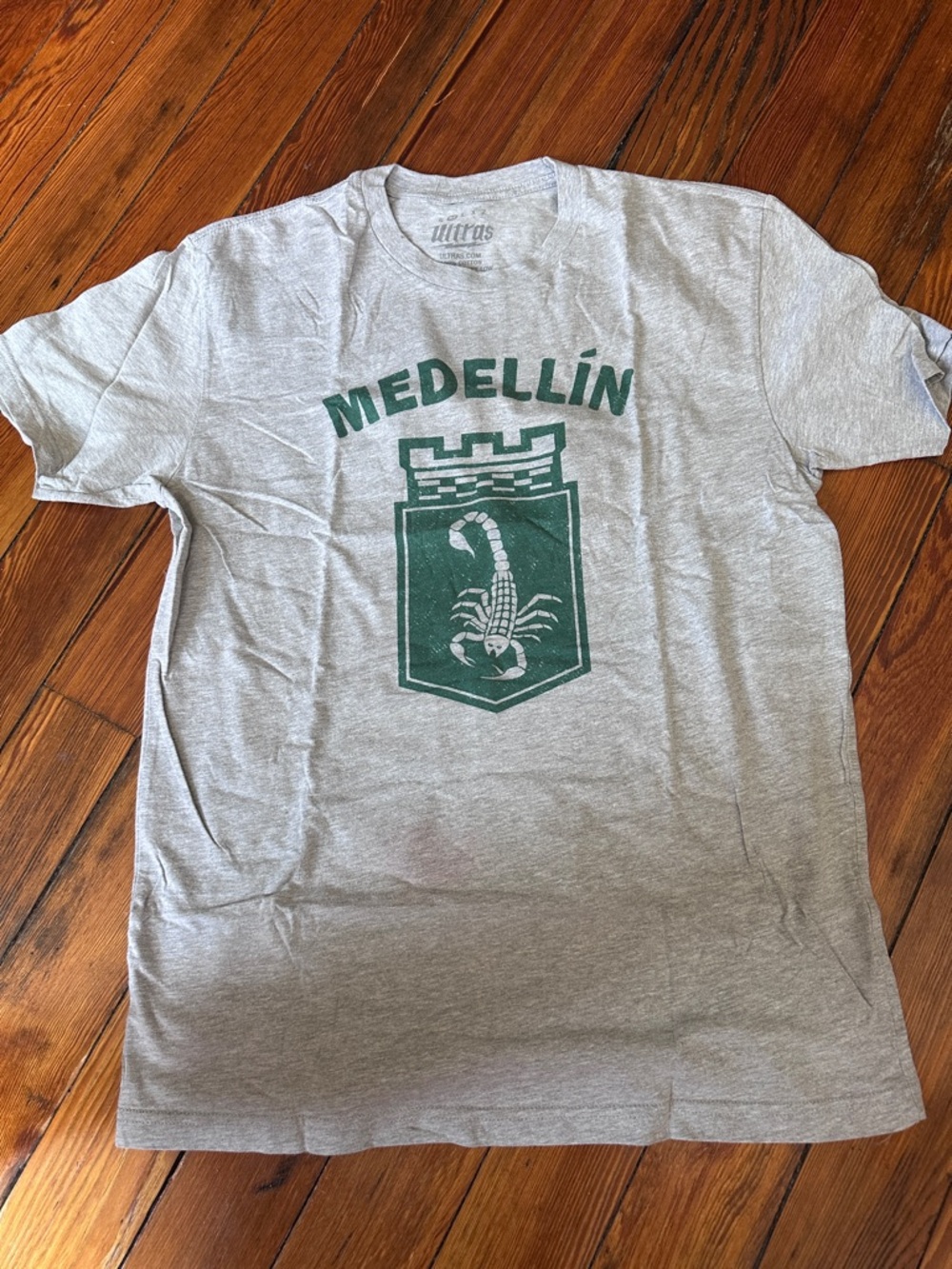 Medellin Scorpion Soccer Crest T-shirt - Picture 2 of 3
